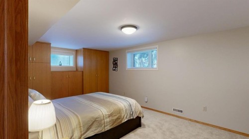 716 55 Avenue Sw, Calgary, AB - Indoor Photo Showing Bedroom