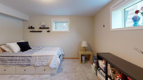 716 55 Avenue Sw, Calgary, AB - Indoor Photo Showing Bedroom