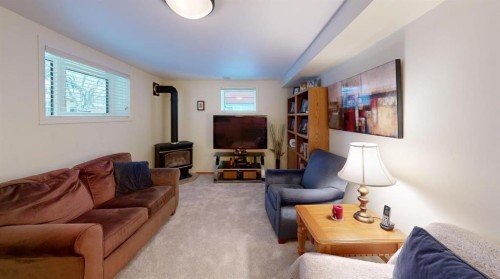 716 55 Avenue Sw, Calgary, AB - Indoor Photo Showing Living Room