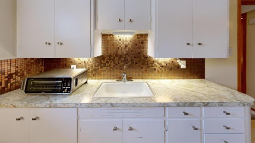 716 55 Avenue Sw, Calgary, AB - Indoor Photo Showing Kitchen