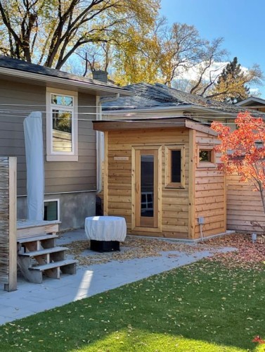 716 55 Avenue Sw, Calgary, AB - Outdoor