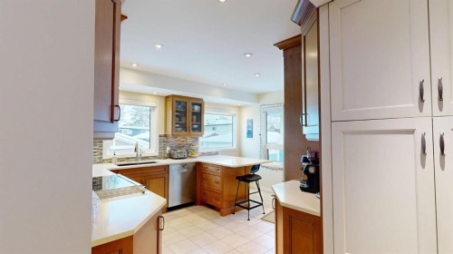 716 55 Avenue Sw, Calgary, AB - Indoor Photo Showing Other Room