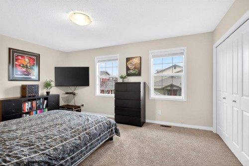2002-1001 8 Street Nw, Airdrie, AB - Indoor Photo Showing Bedroom