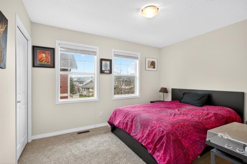 2002-1001 8 Street Nw, Airdrie, AB - Indoor Photo Showing Bedroom