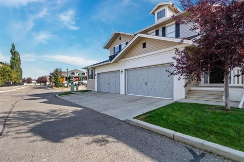 2002-1001 8 Street Nw, Airdrie, AB - Outdoor