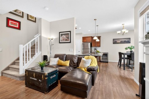 2002-1001 8 Street Nw, Airdrie, AB - Indoor Photo Showing Living Room