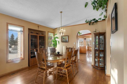 283058 Township Road 245A, Rural Rocky View County, AB - Indoor Photo Showing Dining Room