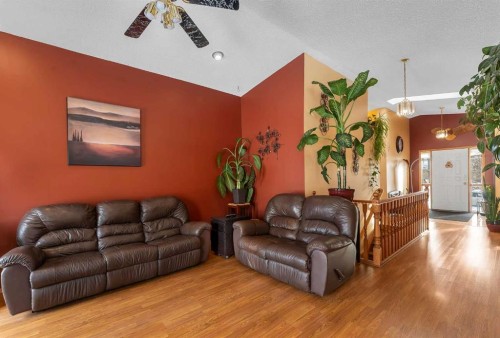 283058 Township Road 245A, Rural Rocky View County, AB - Indoor Photo Showing Living Room