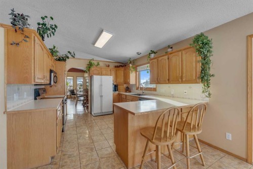 283058 Township Road 245A, Rural Rocky View County, AB - Indoor Photo Showing Kitchen