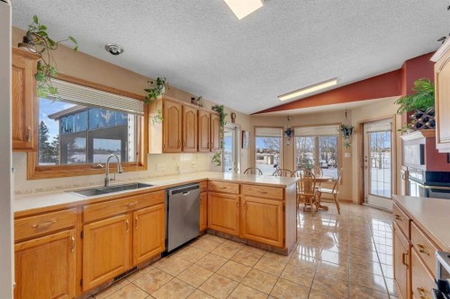 283058 Township Road 245A, Rural Rocky View County, AB - Indoor Photo Showing Kitchen
