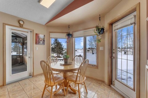 283058 Township Road 245A, Rural Rocky View County, AB - Indoor Photo Showing Dining Room