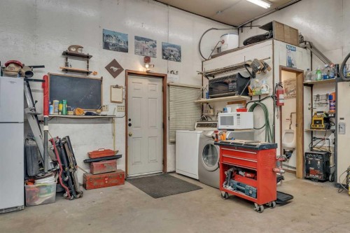 283058 Township Road 245A, Rural Rocky View County, AB - Indoor Photo Showing Laundry Room