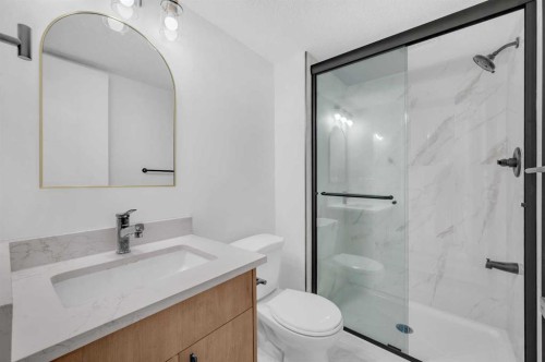 133 Erin Ridge Road Se, Calgary, AB - Indoor Photo Showing Bathroom