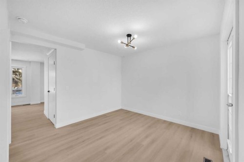 133 Erin Ridge Road Se, Calgary, AB - Indoor Photo Showing Other Room
