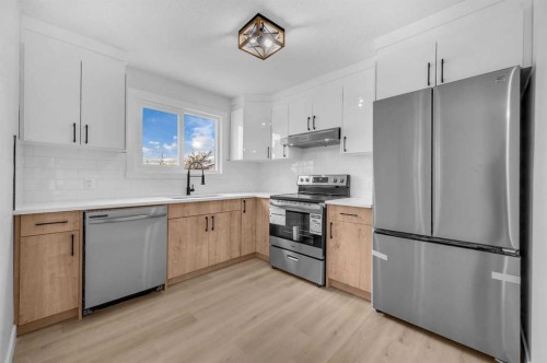 133 Erin Ridge Road Se, Calgary, AB - Indoor Photo Showing Kitchen With Upgraded Kitchen