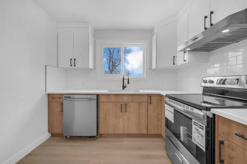 133 Erin Ridge Road Se, Calgary, AB - Indoor Photo Showing Kitchen With Upgraded Kitchen