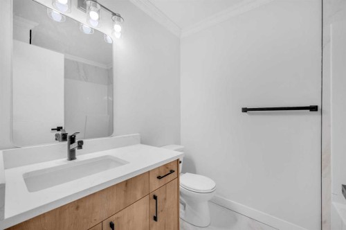 133 Erin Ridge Road Se, Calgary, AB - Indoor Photo Showing Bathroom
