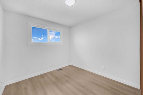 133 Erin Ridge Road Se, Calgary, AB - Indoor Photo Showing Other Room