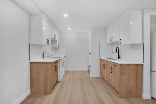 133 Erin Ridge Road Se, Calgary, AB - Indoor Photo Showing Kitchen