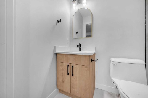133 Erin Ridge Road Se, Calgary, AB - Indoor Photo Showing Bathroom