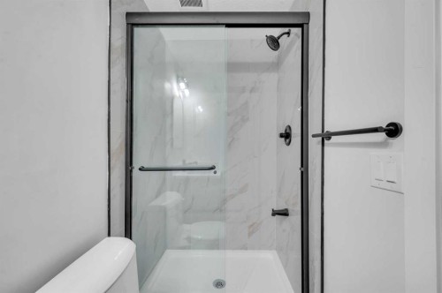 133 Erin Ridge Road Se, Calgary, AB - Indoor Photo Showing Bathroom