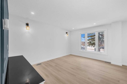 133 Erin Ridge Road Se, Calgary, AB - Indoor Photo Showing Other Room