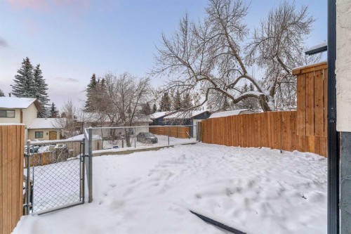 8420 Centre Street Ne, Calgary, AB - Outdoor