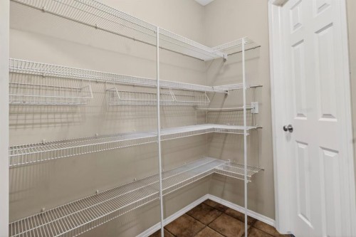 147 Everstone Rise Sw, Calgary, AB - Indoor With Storage