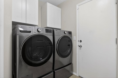 147 Everstone Rise Sw, Calgary, AB - Indoor Photo Showing Laundry Room