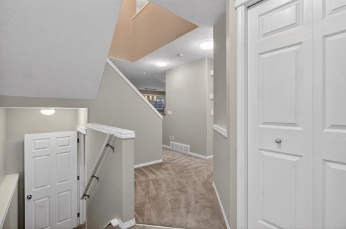 147 Everstone Rise Sw, Calgary, AB - Indoor Photo Showing Other Room