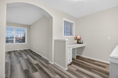 147 Everstone Rise Sw, Calgary, AB - Indoor Photo Showing Other Room