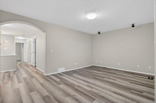 147 Everstone Rise Sw, Calgary, AB - Indoor Photo Showing Other Room