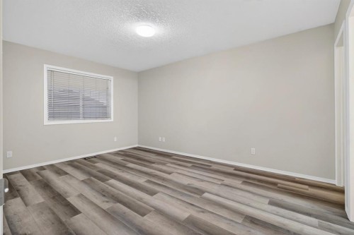 147 Everstone Rise Sw, Calgary, AB - Indoor Photo Showing Other Room