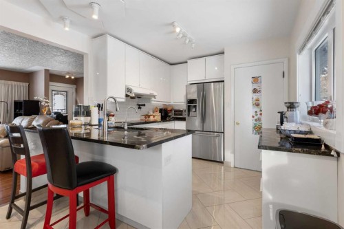 2816 24 Street Nw, Calgary, AB - Indoor Photo Showing Kitchen With Upgraded Kitchen