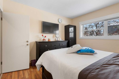 2816 24 Street Nw, Calgary, AB - Indoor Photo Showing Bedroom