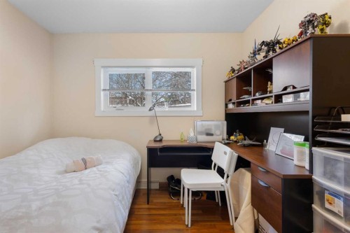 2816 24 Street Nw, Calgary, AB - Indoor Photo Showing Bedroom