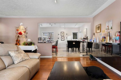 2816 24 Street Nw, Calgary, AB - Indoor Photo Showing Living Room