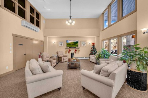 222-428 Chaparral Ravine View Se, Calgary, AB - Indoor Photo Showing Living Room