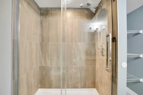 100 Kingsbury Close Se, Airdrie, AB - Indoor Photo Showing Bathroom