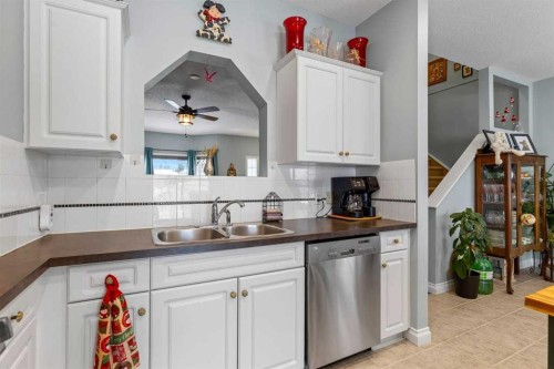 155 Citadel Drive Nw, Calgary, AB - Indoor Photo Showing Kitchen With Double Sink
