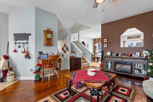 155 Citadel Drive Nw, Calgary, AB - Indoor Photo Showing Living Room