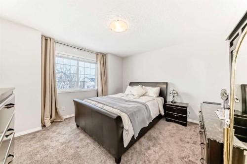 206 Evansmeade Close Nw, Calgary, AB - Indoor Photo Showing Bedroom