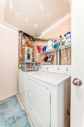 206 Evansmeade Close Nw, Calgary, AB - Indoor Photo Showing Laundry Room