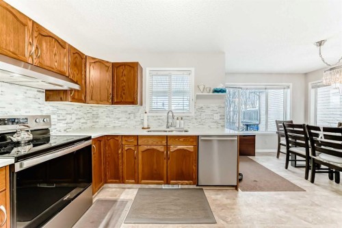 206 Evansmeade Close Nw, Calgary, AB - Indoor Photo Showing Kitchen