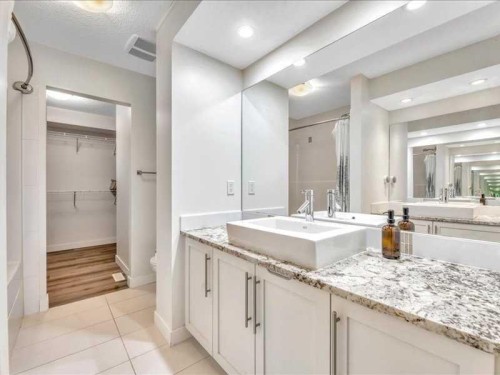 201 Rainbow Falls Glen, Chestermere, AB - Indoor Photo Showing Bathroom