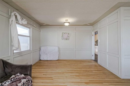 1468 Renfrew Drive Ne, Calgary, AB - Indoor Photo Showing Other Room
