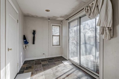 1468 Renfrew Drive Ne, Calgary, AB - Indoor Photo Showing Other Room