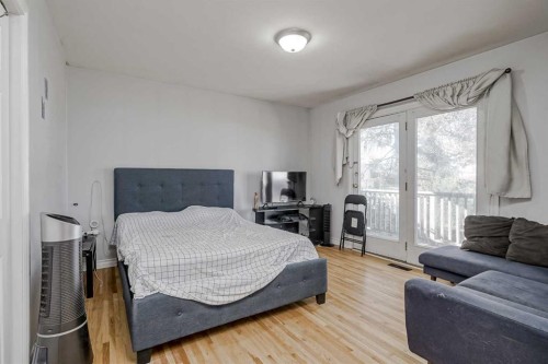 1468 Renfrew Drive Ne, Calgary, AB - Indoor Photo Showing Bedroom