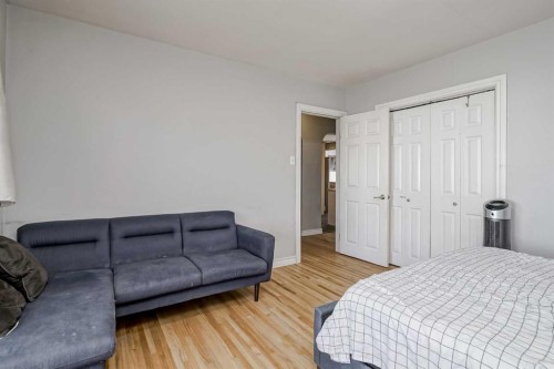 1468 Renfrew Drive Ne, Calgary, AB - Indoor Photo Showing Bedroom