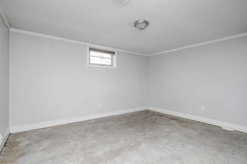 1468 Renfrew Drive Ne, Calgary, AB - Indoor Photo Showing Other Room